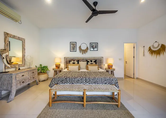 Mara Villa *